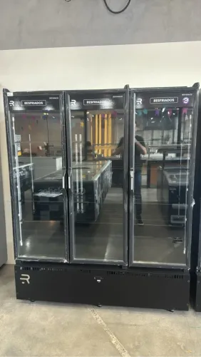 Expositor frios e laticínios 3 portas novo Ideal para seu negócio!