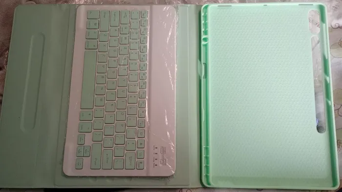 Teclado e Capa para Tablet - Novo