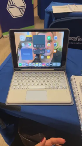 Capa protetora para IPAD 9 geração com teclado bluetooth sem fio e bandeja para canetas