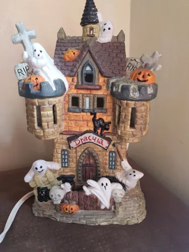 CASTELINHO DO DRÁCULA COM FANTASMAS