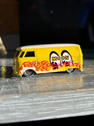 Miniatura Volkswagen t1 Kombi Moon Eyes