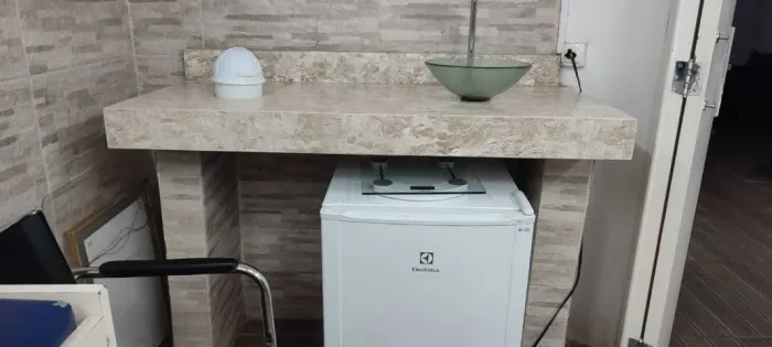 BANCADA DE MARMORE C/ PIA E TORNEIRA
