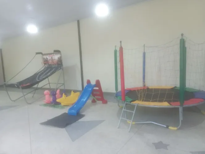 Pula pula/Escorregador e Gangorras Infantil 