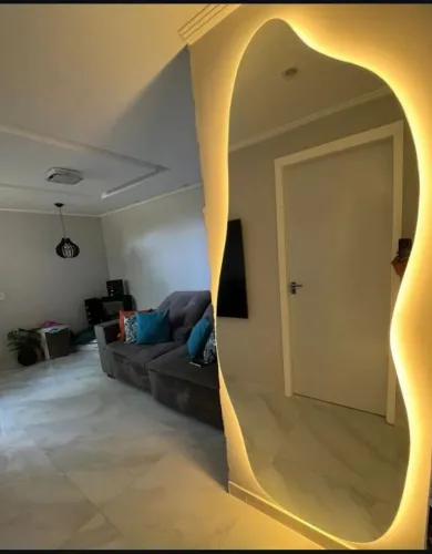 Espelho Decorativo Moderno com Iluminação LED