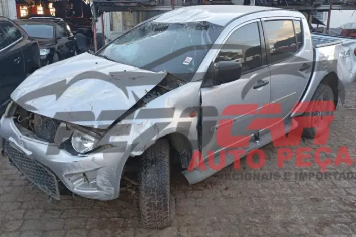 TEMOS PEÇAS PARA ESSA SUCATA! L200 TRITIN 3.2 MANUAL 2015 DIESEL