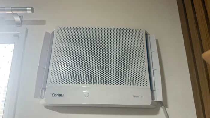 Vende-se Ar-condicionado cônsul inverte bivolt