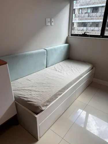 Cama da marca QUATER com duas gavetas