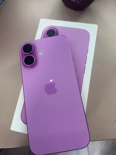 iPhone 16 pink