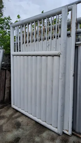 Vendo portão de alumínio 1.70 por 2.30 