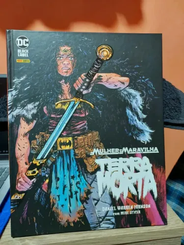HQ Mulher-maravilha: Terra Morta - EDIÇÃO DEFINITIVA - VOLUME ÚNICO - EDITORA PANINI