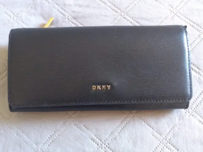CARTEIRA DE MÃO IMPORTADA DKNY - NOVA