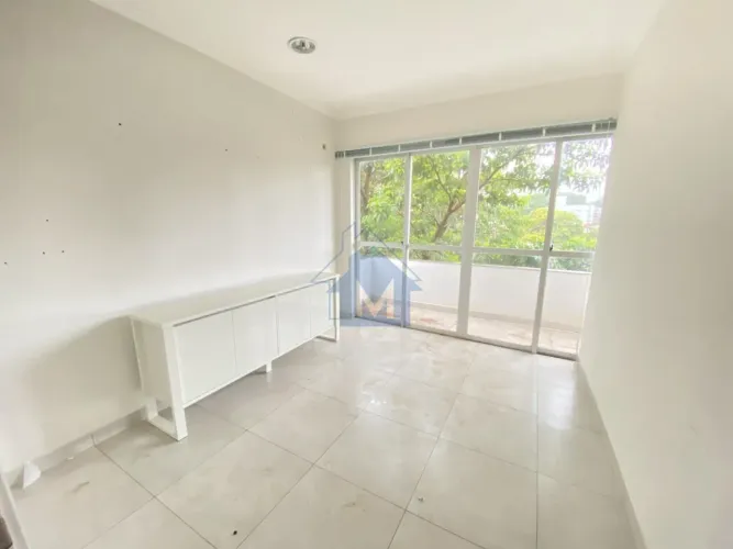 Sala Comercial na Av. Brasil, 3º andar, com elevador!