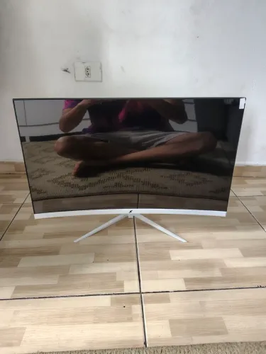 Monitor 27 polegadas com 300hz curvo na caixa