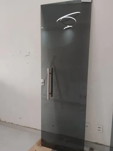 Porta de vidro blindex fumê + alça + ferragens