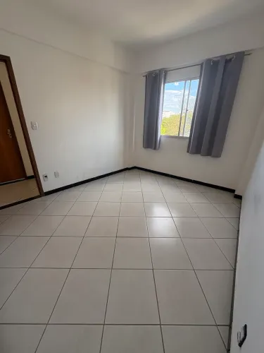 Vaga feminina em apartamento