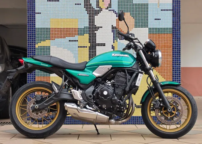 Kawasaki Retrô Style z650rs verde baixo km