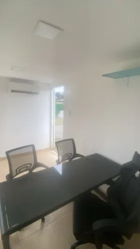 Vende-se cadeira gamer e cadeiras normais e mesa gamer