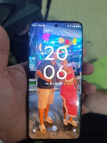 Vendo ou troco Motorola Edge 40 neo completo tela trincada mais funciona perfeitamente 900