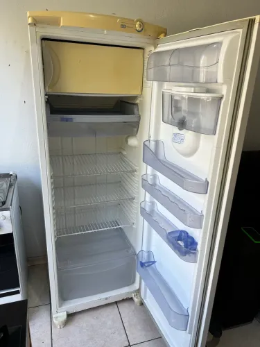 Geladeira cônsul 360L tudo funcionando