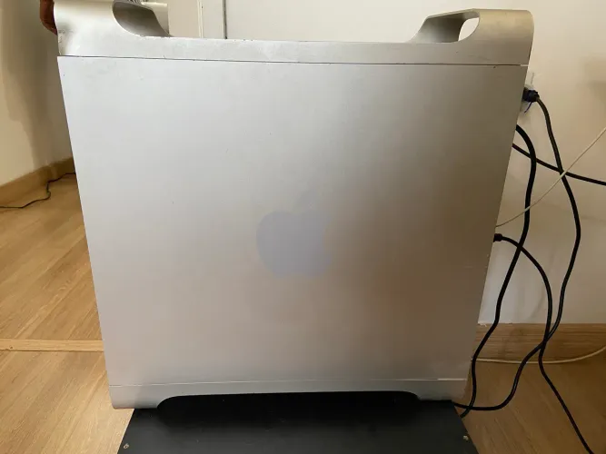 Mac Pro 3,1 atualizado Ventura 32 gigas de memória Monitor Grátis 
