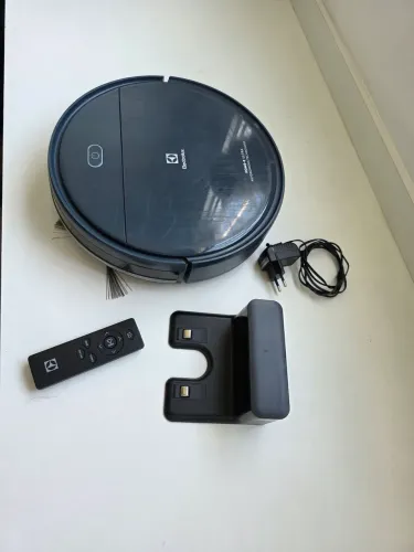 ASPIRADOR ROBI ELETROLUX ERB30 - Passa pano - Semi novo