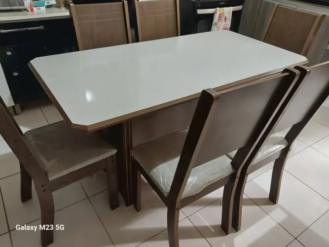 Vendem- móveis usados em bom estado. 