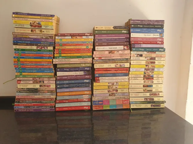 Lote Completo com 108 Romances de Época, Históricos e Harlequin