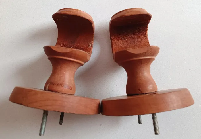 Kit 2 Suportes E 19 Argolas De Madeira P/ Varão De Cortinas