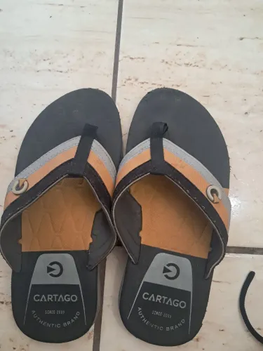 Chinelo semi novo
