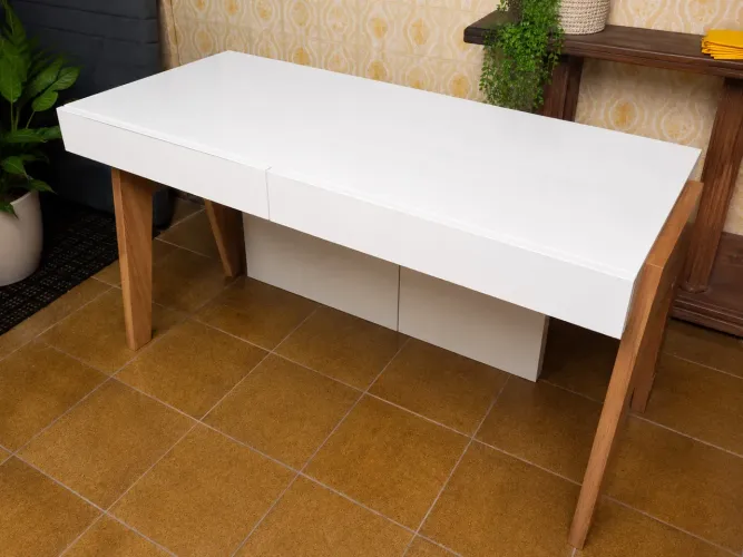 Mesa escritório duas gavetas 1,20x0,60x77 em ótimo estado