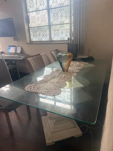 Vendo mesa de vidro,6 lugares, sem cadeiras