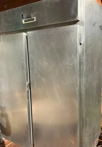 Geladeira Comercial 2 Portas Inox Seminova 220v 1400 L 