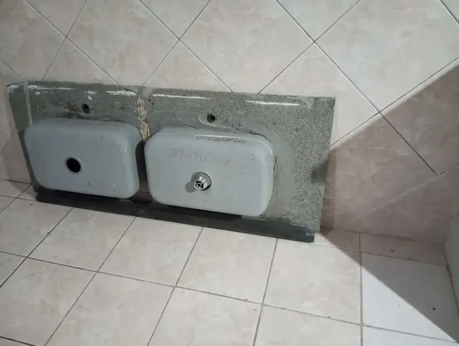 Pia gurme de granito preto usada