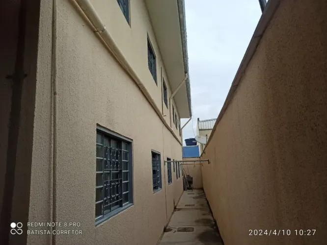 Prédio inteiro de Kitnets, com 6 apartamentos