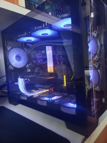 Gabinete Aquario HX700M + 6 FANS ARGB