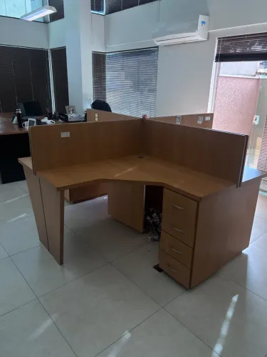 VENDE-SE: 8 MESAS DE ESCRITÓRIO