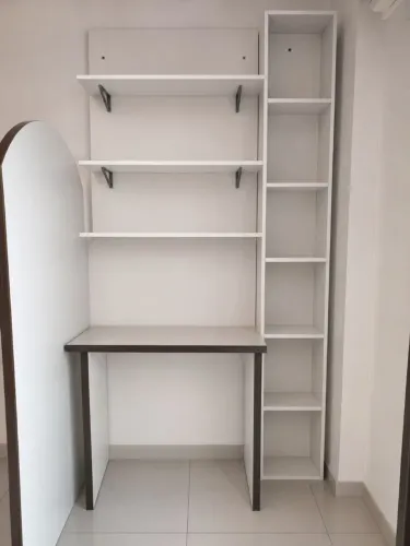 Escrivania e estante