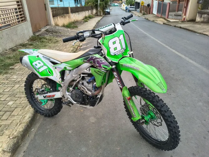 Moto de trilha impecável 