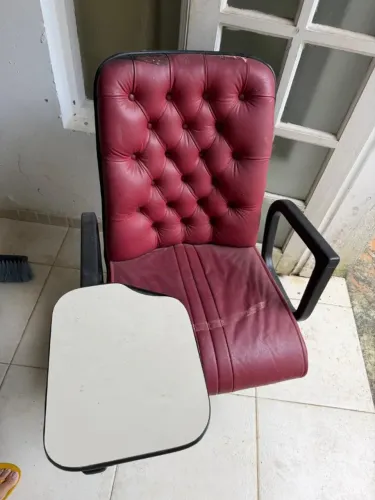 Cadeira universitaria ( 50 unidades disponivel 350,00 cada) aceito negociacao