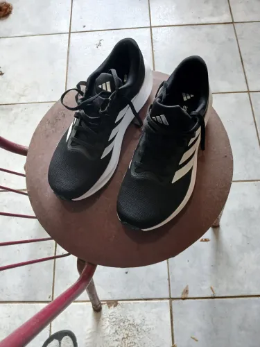 Tenis adidas runner 2 preto e branco Novo