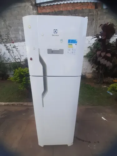 Geladeira Electrolux frost free 370 litros