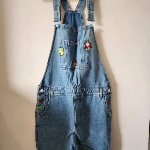 Macacão curto jeans Super Mario