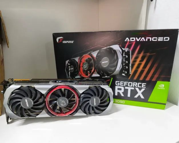 RTX 3090 24GB IGame Colorful com defeito
