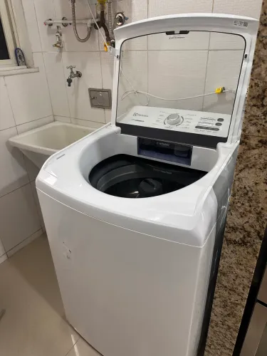 Máquina de Lavar Electrolux 17kg Branca Essential Care com Cesto Inox e Jet&Clean (LED17)