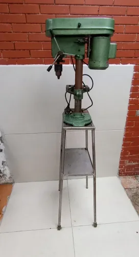 Furadeira de Bancada DV001