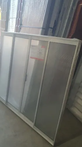 JANELA DE ALUMÍNIO 4 FOLHAS