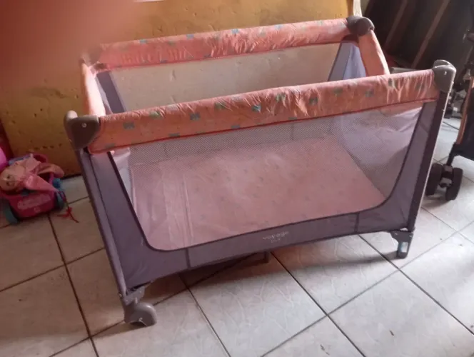 Vendo cercadinho chiqueirinho ótimo estado de marca chama zap *