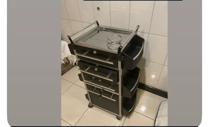 Lavatório, Cadeira e Carrinho de Salão de Beleza