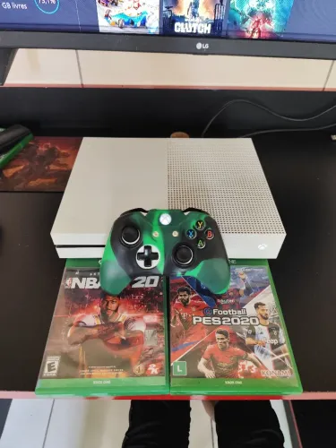 VENDO XBOX DE 1 TERA DE ARMAZENAMENTO