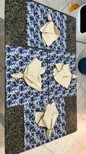 roupas de mesa posta